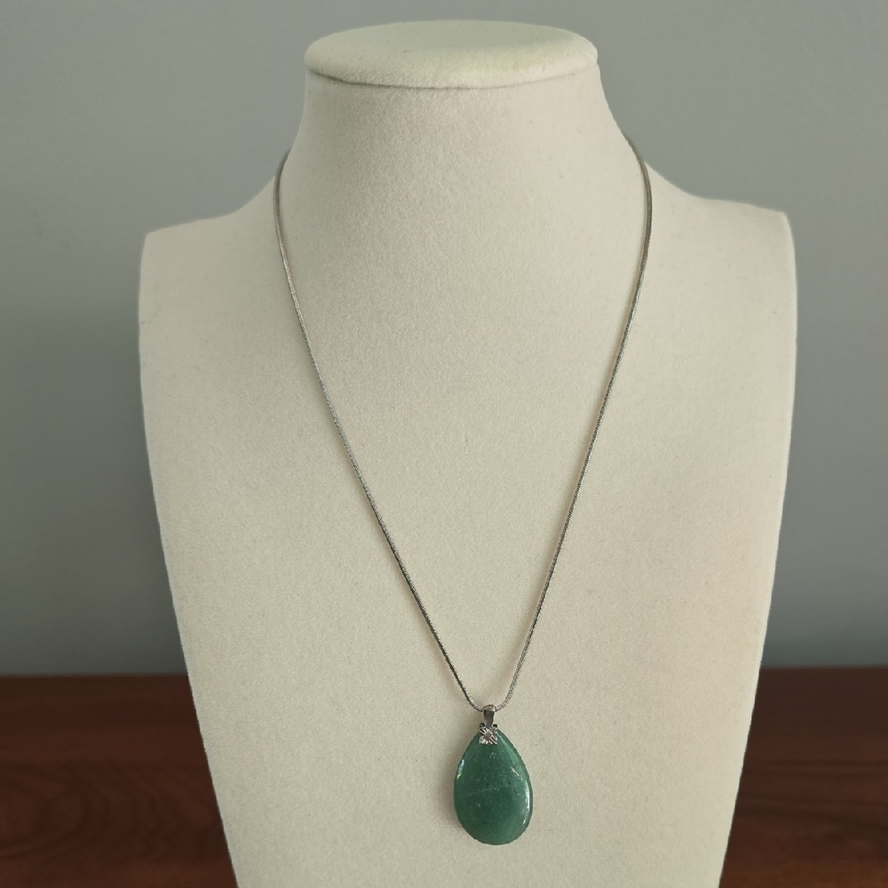 Elegant Green Pendant Necklace